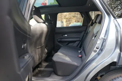 Car image 30