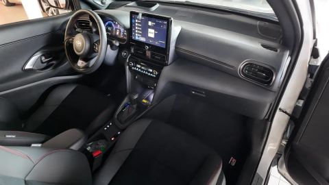 Car image 14