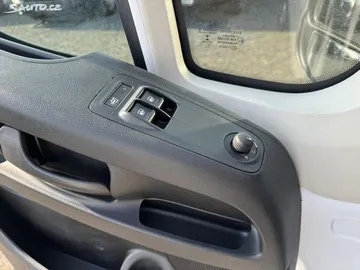 Car image 35