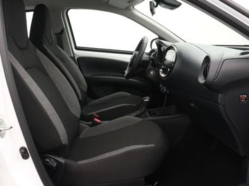 Car image 30