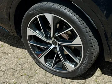 Car image 37
