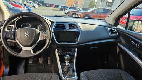 Car image 12