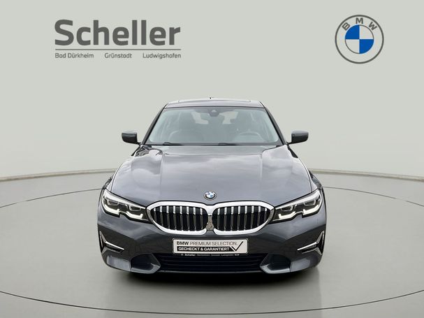 BMW 320i Luxury Line 135 kW image number 2