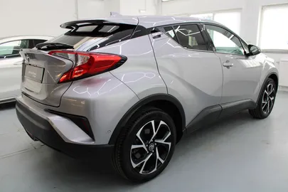 Car image 4