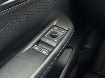 Car image 40