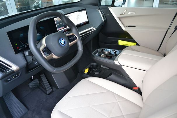 BMW iX xDrive50 385 kW image number 7