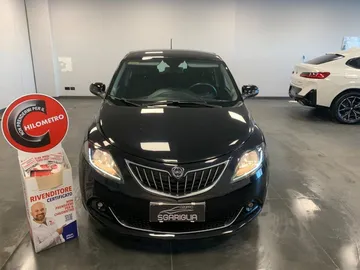 Car image 15