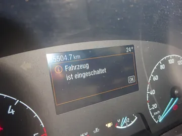 Car image 32