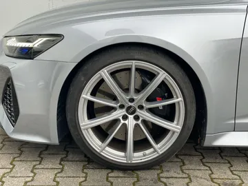 Car image 32