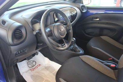 Car image 12