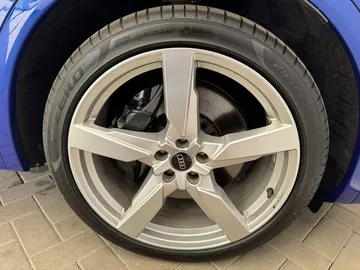 Car image 29