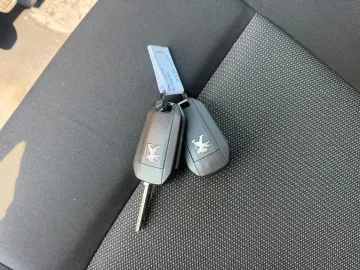 Car image 24