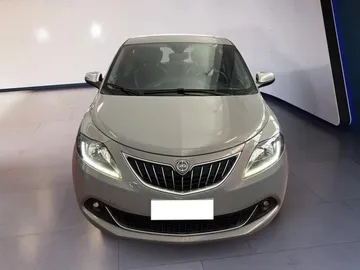 Car image 3