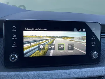Car image 26