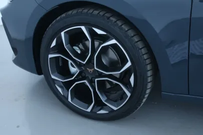 Car image 26
