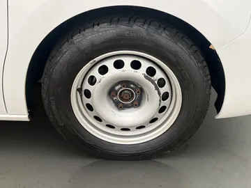 Car image 29
