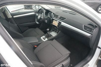 Car image 25