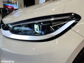 Car image 40