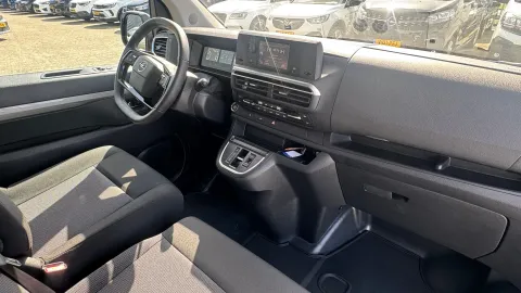 Car image 32
