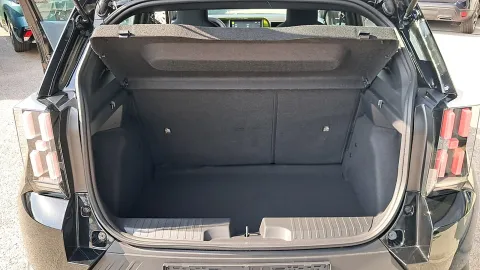Car image 32