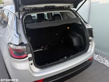 Car image 33