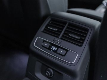 Car image 32