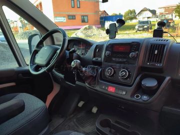 Car image 29