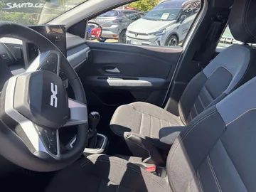 Car image 11