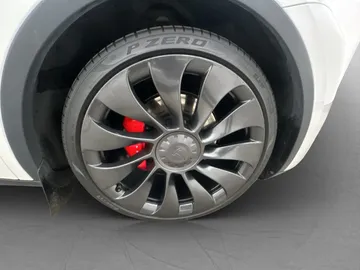 Car image 34