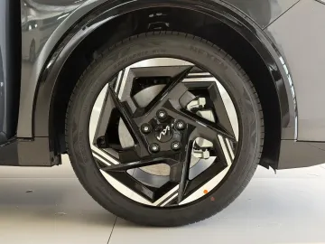 Car image 29