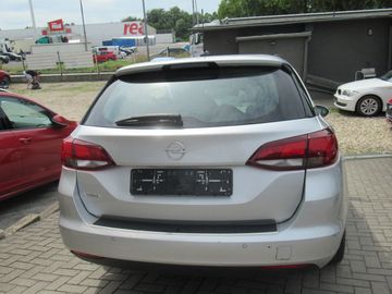 Car image 12