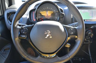 Car image 26