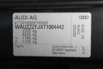 Car image 40