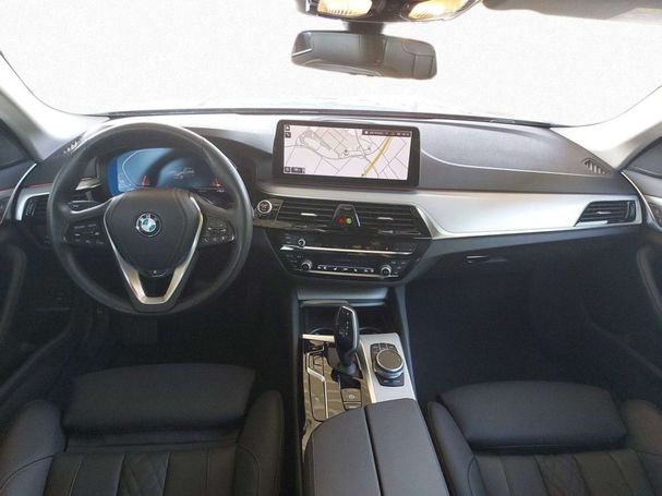 BMW 520d Touring xDrive 140 kW image number 10