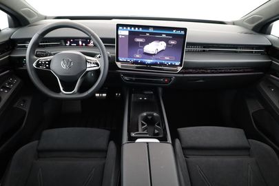 Car image 30