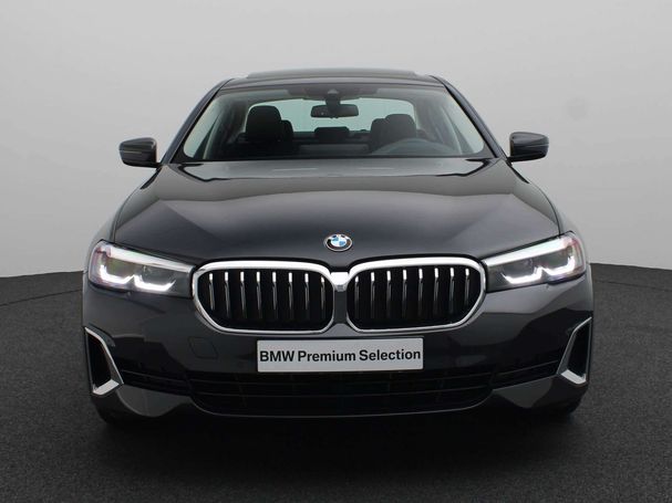 BMW 520d Luxury Line 140 kW image number 2