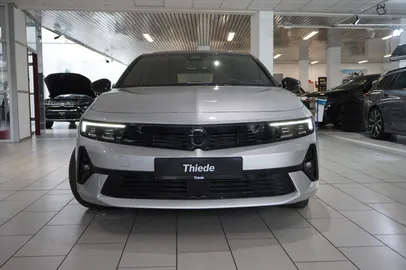 Car image 4