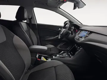 Car image 17
