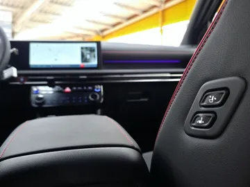 Car image 30
