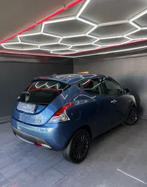Car image 4