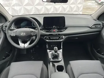 Car image 17