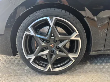 Car image 27