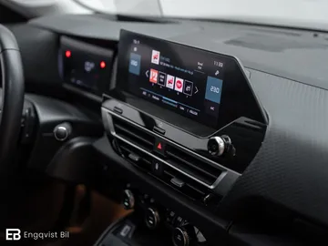 Car image 27
