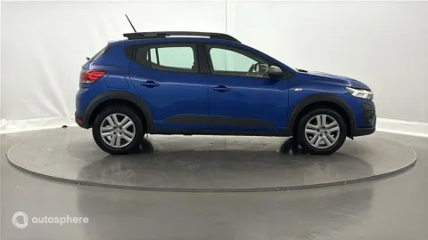 Car image 4