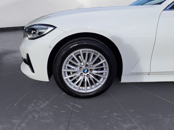 BMW 320i Luxury Line 135 kW image number 12