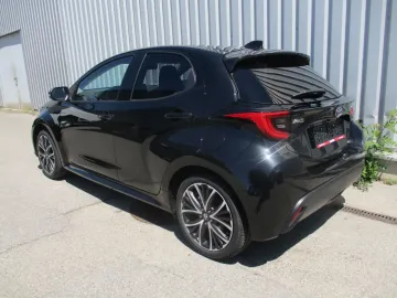 Car image 4
