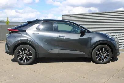 Car image 4