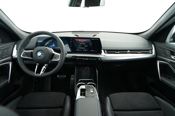 BMW iX1 eDrive20 150 kW image number 8