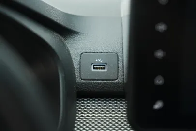 Car image 40