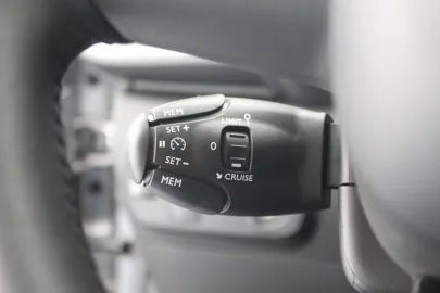 Car image 36